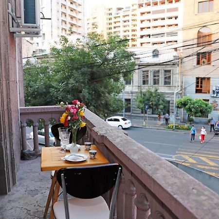 Cozy Apartment On Republic Square Yerevan Exterior photo