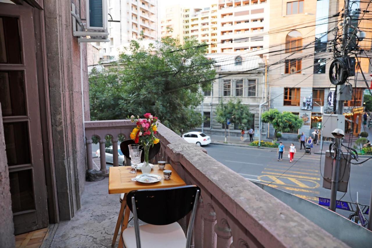 Cozy Apartment On Republic Square Yerevan Exterior photo