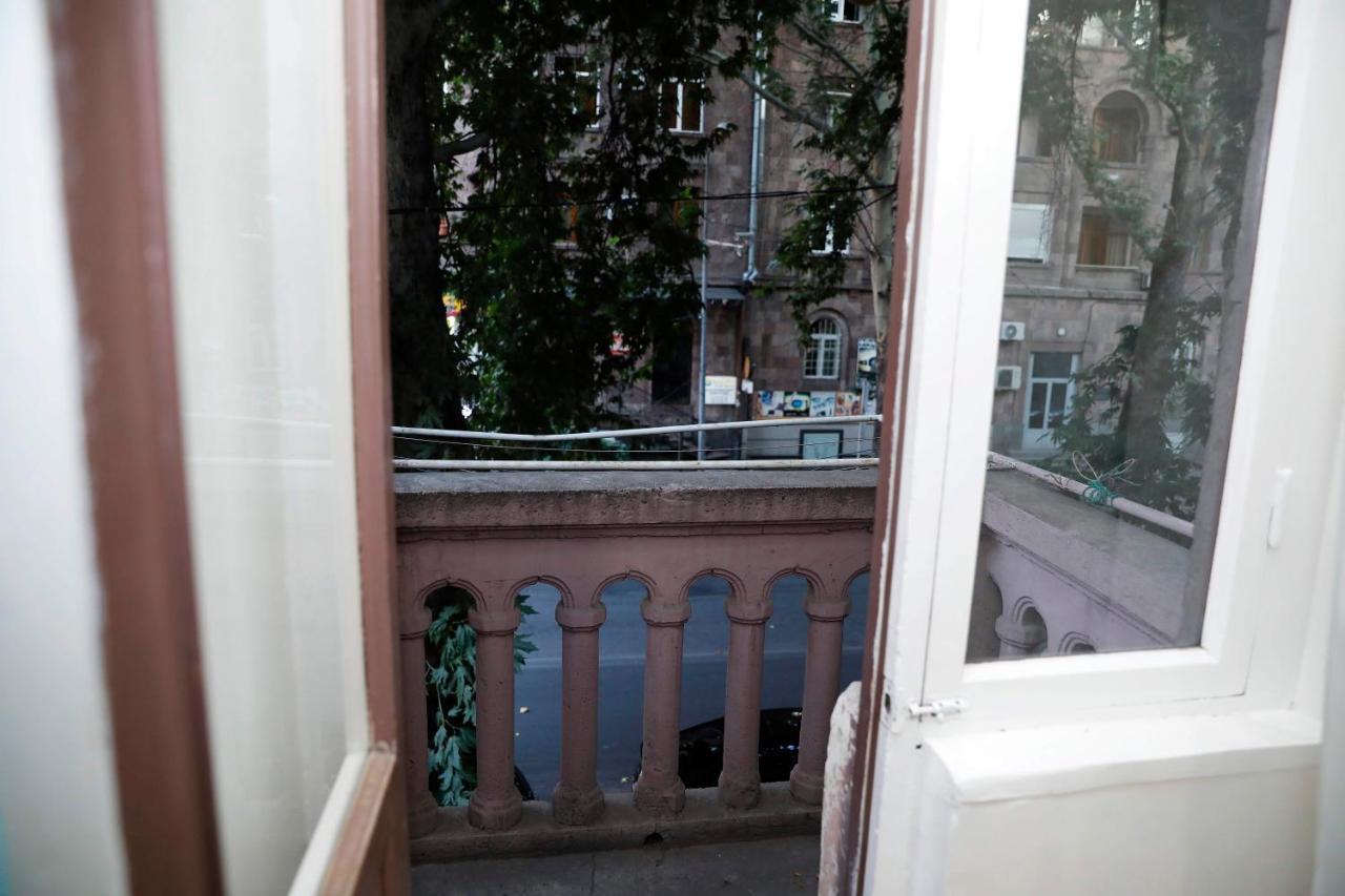 Cozy Apartment On Republic Square Yerevan Exterior photo