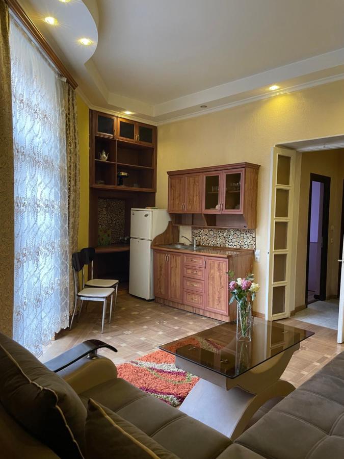 Cozy Apartment On Republic Square Yerevan Exterior photo