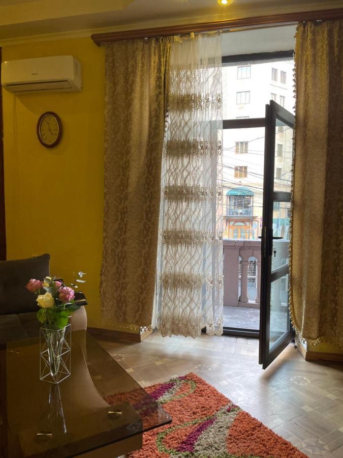 Cozy Apartment On Republic Square Yerevan Exterior photo