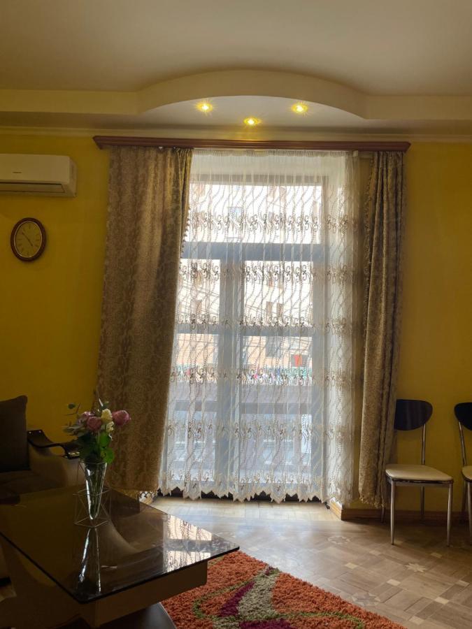 Cozy Apartment On Republic Square Yerevan Exterior photo