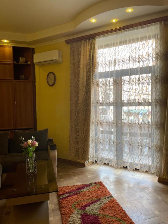 Cozy Apartment On Republic Square Yerevan Exterior photo